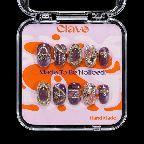 Nakładane paznokcie handmade Amethyst Royal – fioletowe z złotymi zdobieniami, gwiazdkami i kryształami 3D, zestaw 10 szt. w pudełku Clave